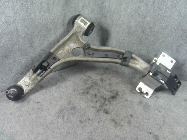 Benz A Class DBA-176042 передняя распорка левый A180 AMG стиль A2463301707 Benz A Class DBA-176042 передняя распорка левый A180 AMG стиль A2463301707