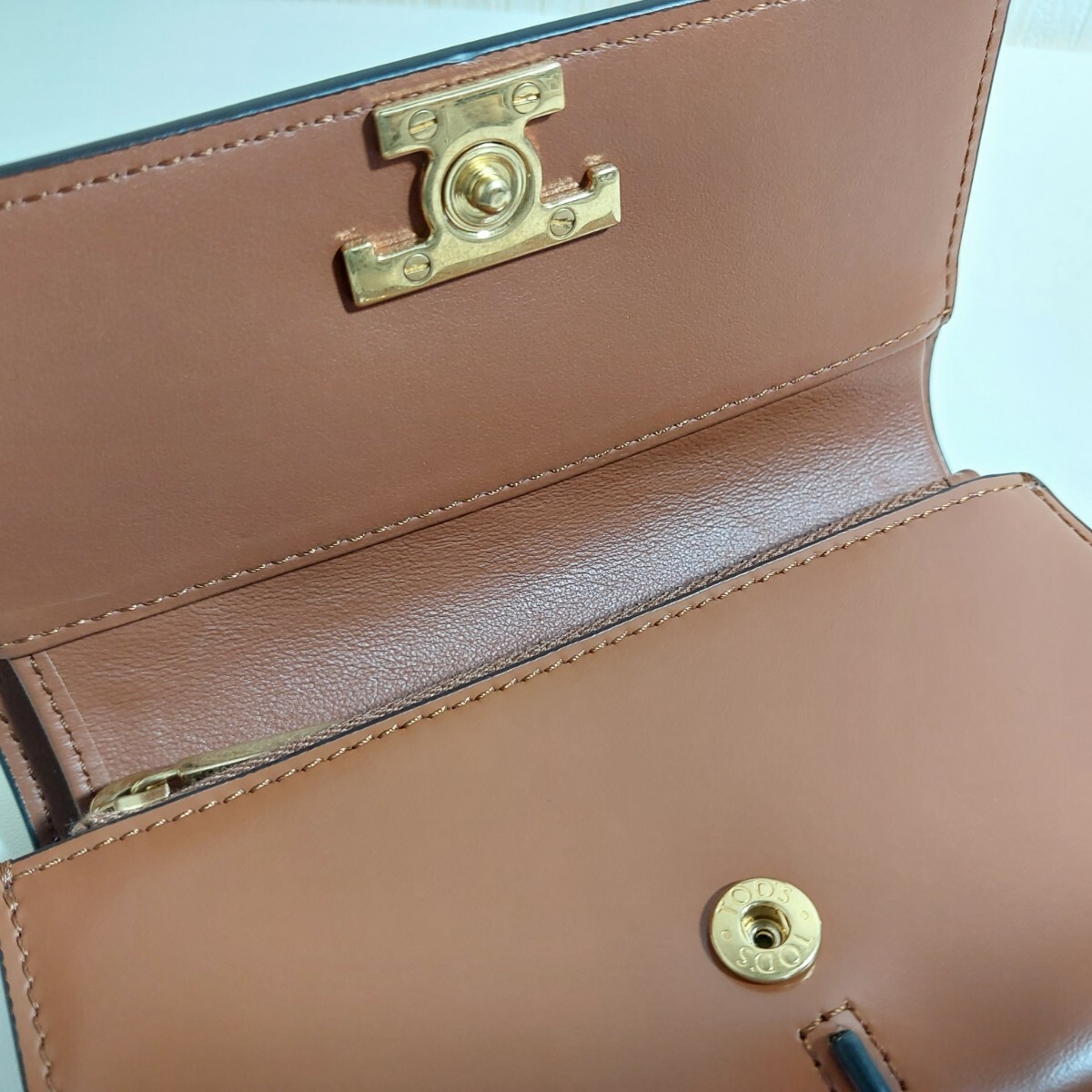 トッズ TOD'S T タイムレス 三つ折り財布 レザー ブラウン トッズ TOD'S T タイムレス 三つ折り財布 レザー ブラウン