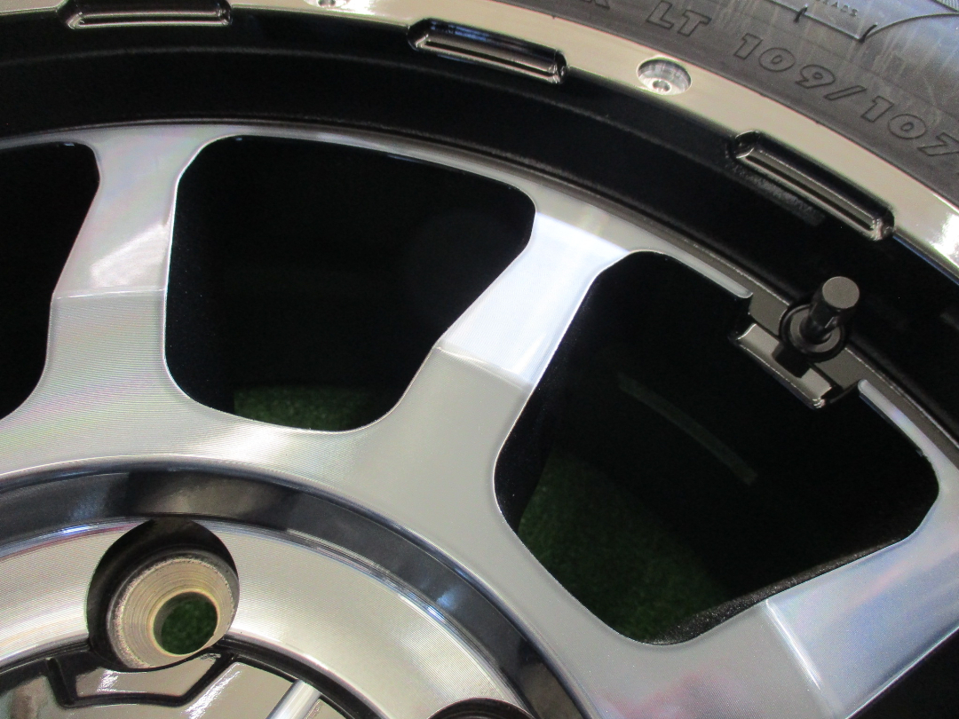 MID　ナイトロパワー　M10パーシング　１７インチ新品セット！　6.5J-17　6H139.7　+38　215/60R17　海外製輸入タイヤ　ハイエース等に♪_画像5
