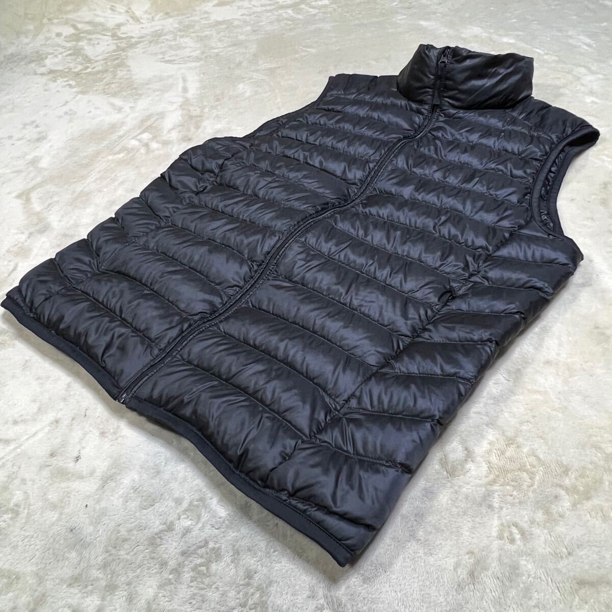 極美品 UNIQLO ユニクロ ライトダウンベスト 黒Sサイズ （M程）ブラック送料410円 ゴルフに最適 軽量ダウン