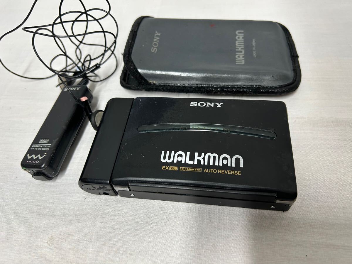 動作未確認 SONY ソニー カセットウォークマン 2つ ジャンク品 動作未確認 SONY ソニー カセットウォークマン 2つ ジャンク品