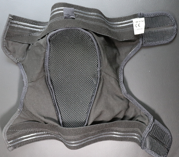 【DAINESE/ダイネーゼ】PRO ARMOR KNEE GUARD◆スノーボード/スキー用◆ニープロテクター(膝パッド)◆超美品◆送料無料