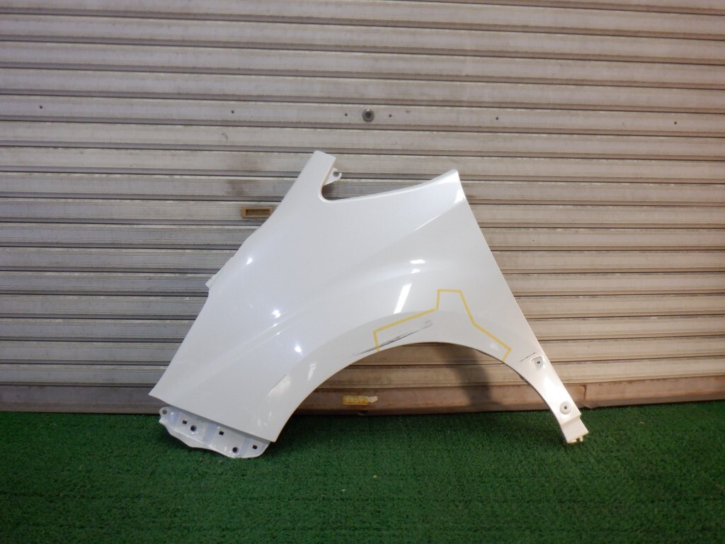 ノア　ZRR80W/ZRR85W/ZWR80W　Si　左フェンダー (A1725)