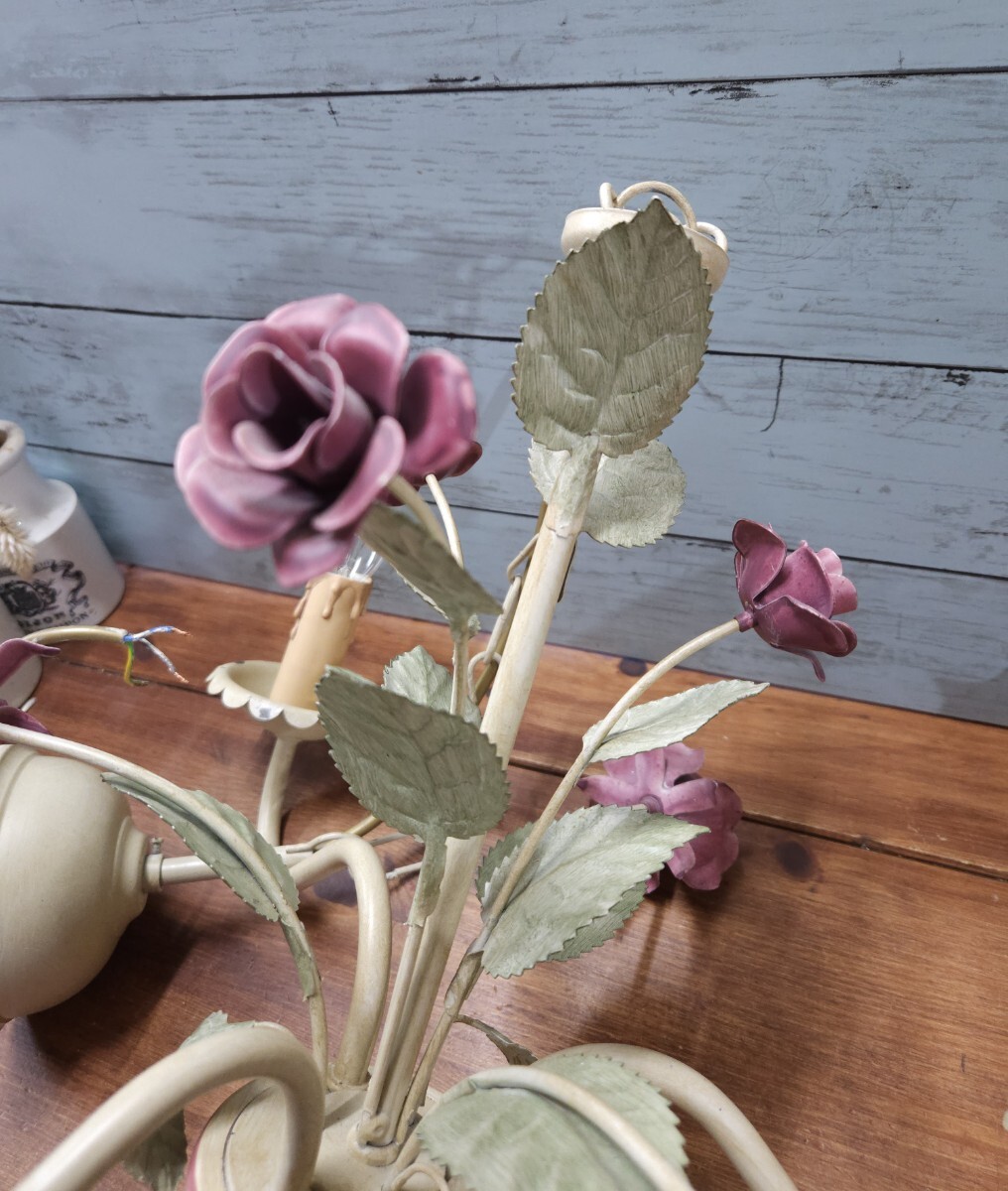 フランスアンティーク シャンデリア ペンダントライト 花モチーフ 薔薇 フラワー 3燈 ランプ 天井照明 カフェ インテリア A2