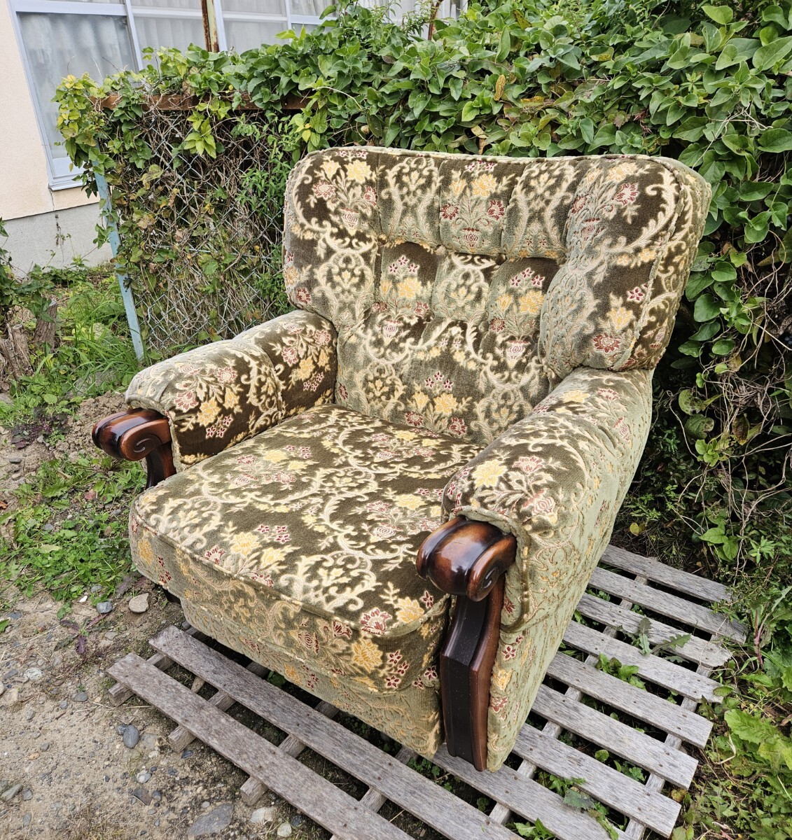 美品 ヴィンテージ 一人掛け ソファー ベロア生地 高級 金華山織 総柄 昭和レトロ 家具 椅子 インテリア カリモク風 2