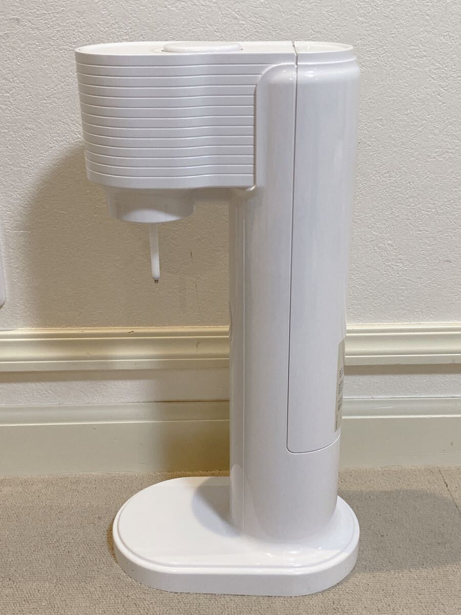 【未使用品】sodastream GAIA 炭酸水メーカー ホワイト sodastream ソーダストリーム GAIA(ガイア)スターターキット