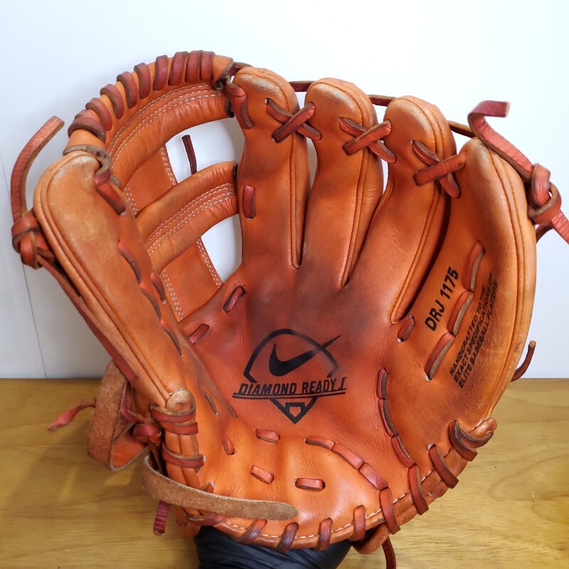 NIKE ナイキ ダイアモンドレディJ 廃盤品 レア 軟式グローブ NIKE ナイキ ダイアモンドレディJ 廃盤品 レア 軟式グローブ