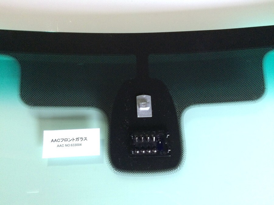 フロントガラス PEUGEOT （プジョー） 207 3D/5D ハッチバック ボカシ:グリーン 633004