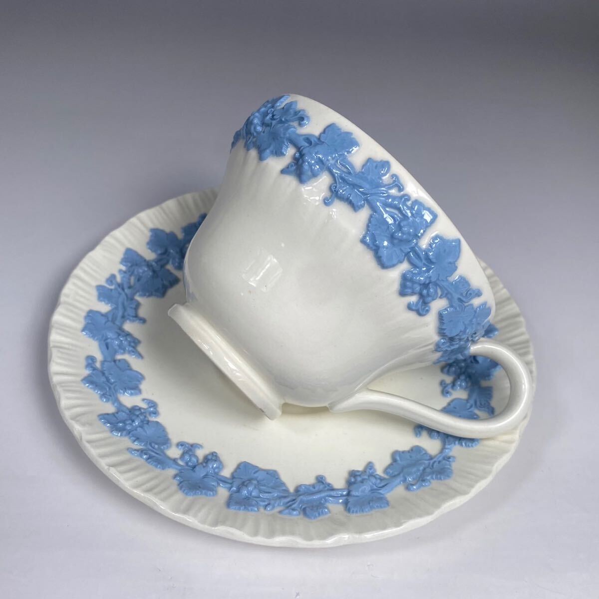 【used品】ウェッジウッド エンボスド クイーンズウェア ブルー ペア カップ/ソーサー 2客 アンティーク WEDGWOOD ウェッジウッド クイーンズウェア ブルー