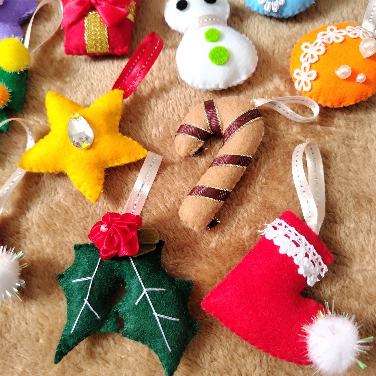 Amazon.co.jp: フェルトクリスマスリース壁飾りハンドメイド