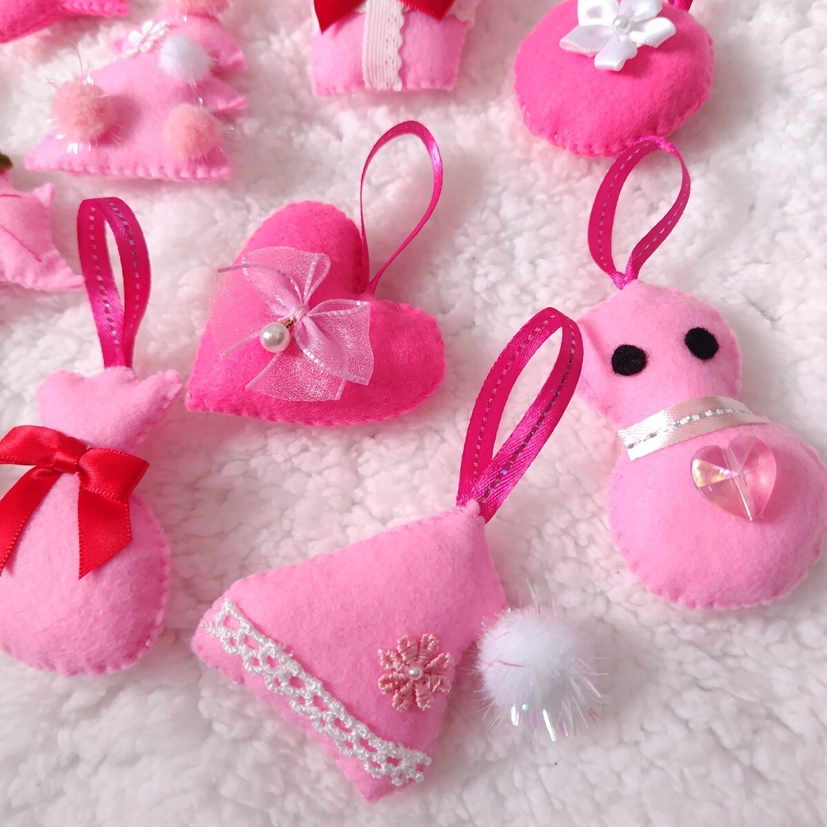 ハンドメイド クリスマスツリー 飾り オーナメント ピンク 手縫い フェルト 可愛い リボン