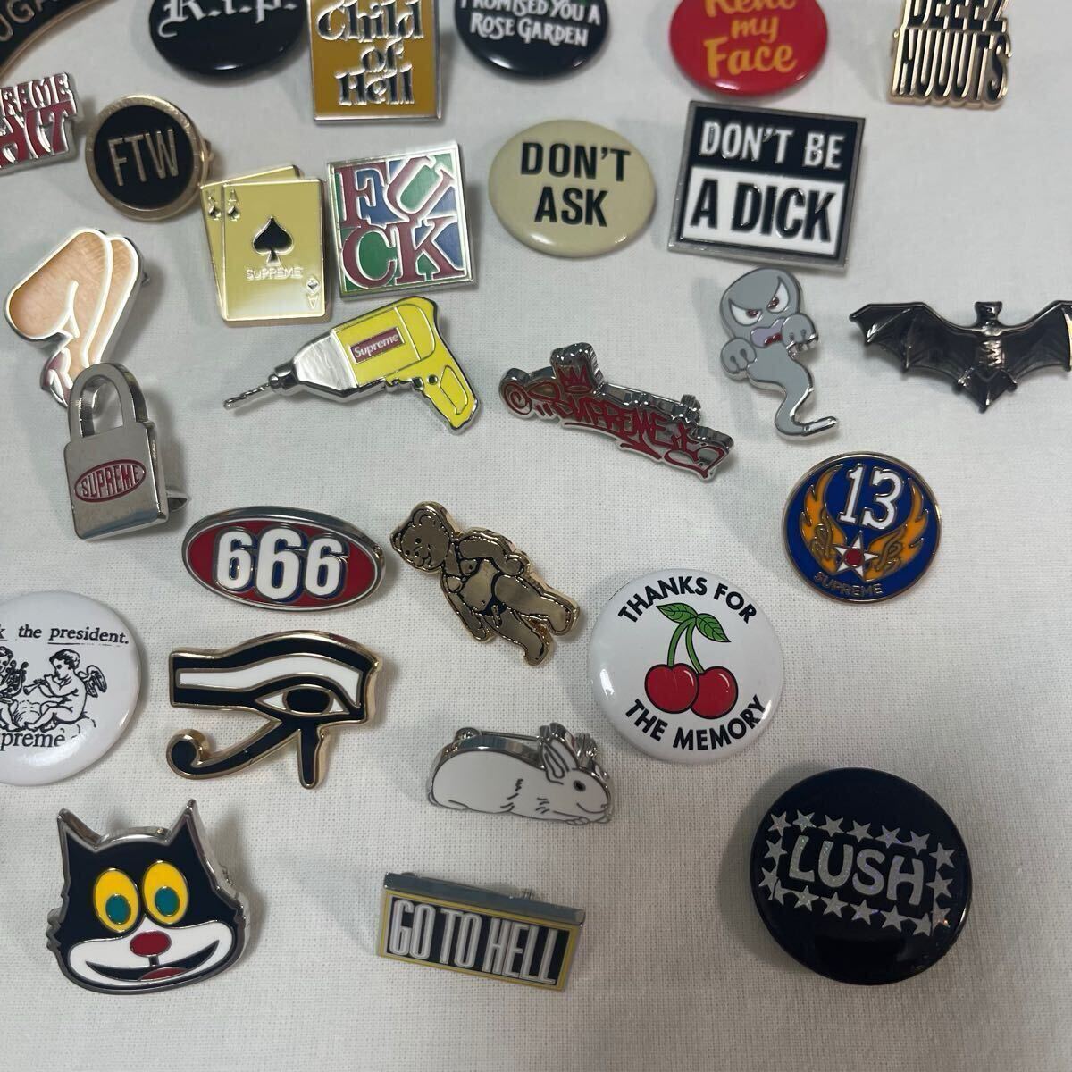 新品 Pins 48個セット】 supreme シュプリーム ピンズ 新品 Pins 48個セット】 supreme シュプリーム ピンズ