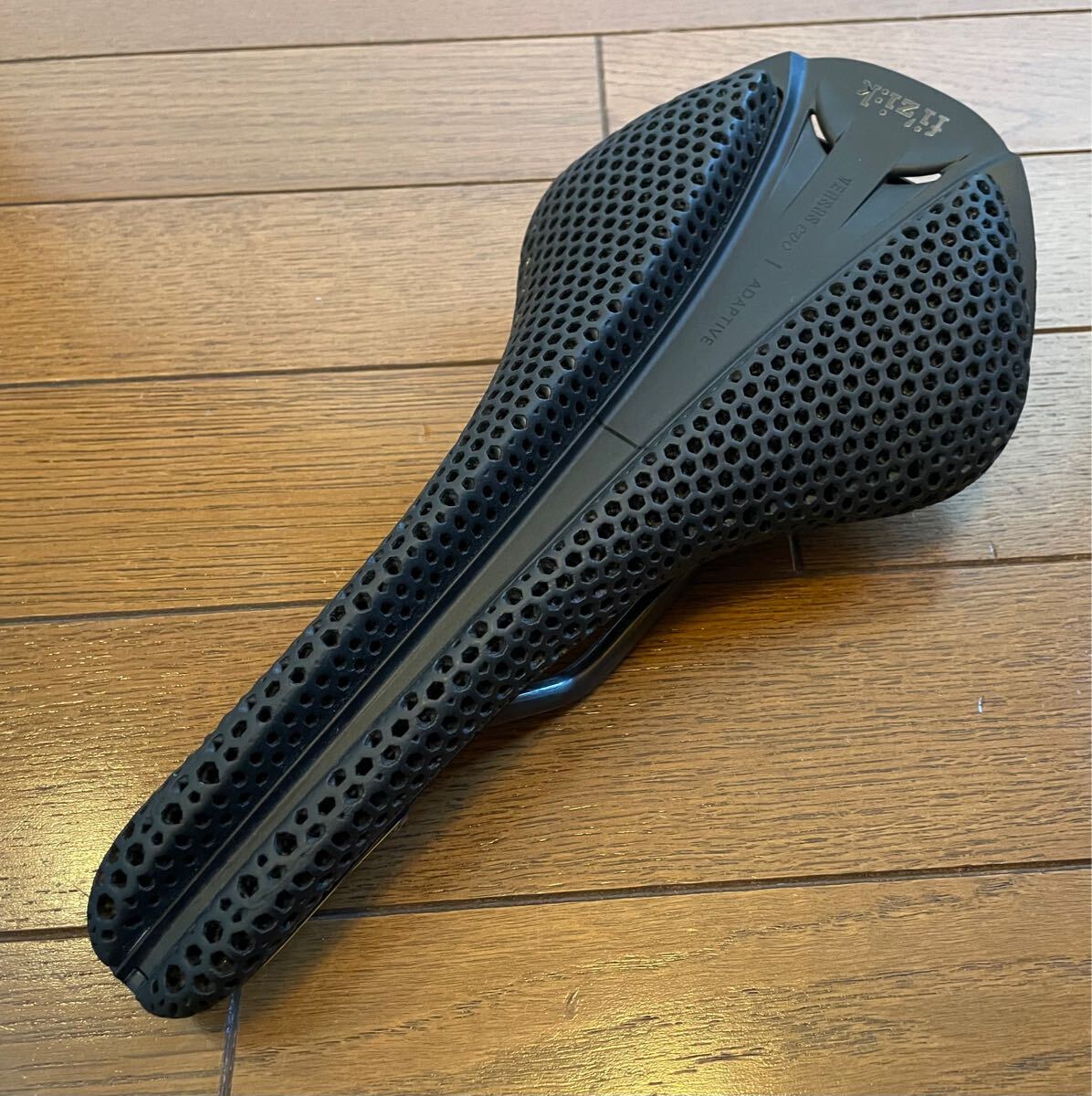 8750円 FIZIK VERSUS EVO ADAPTIVE 139mm カーボンレール 174g 8750円 FIZIK VERSUS EVO ADAPTIVE 139mm カーボンレール 174g