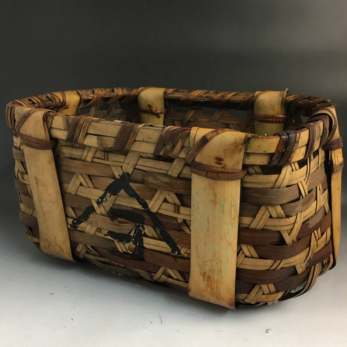 FNY13/67時代物 極上品 竹編網代細工 大きめ 竹籠 網籠 魚籠 野菜籠 網籠 魚籠 野菜籠 戦後 戦前 古民具 古道具 ②■★