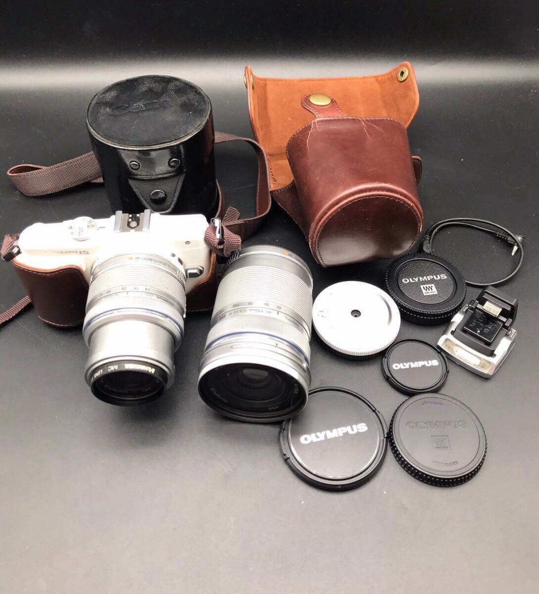 杉本　11月　No.14　OLYMPUS　ミラーレス一眼　カメラ　ダブルレンズキット　14-42mm　40-150mm 　Pen Lite E-PL6　通電未確認　動作未確認