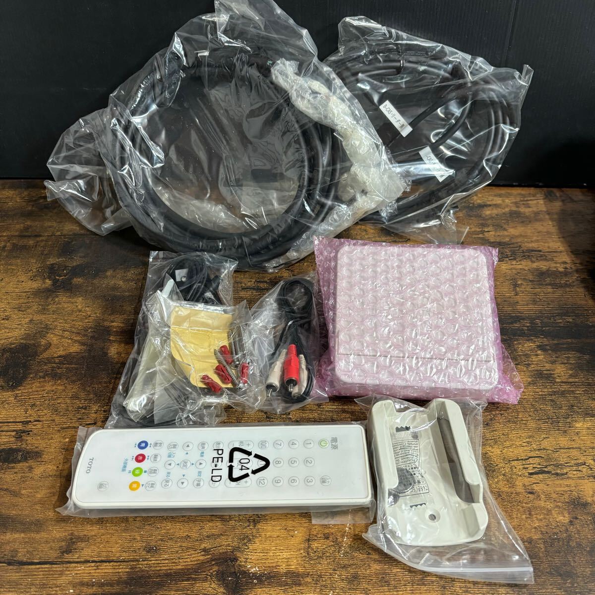 TOTO トートー 浴室テレビ 液晶テレビ EKK30066 PTZ0050 7型 TOTO トートー 浴室テレビ 液晶テレビ EKK30066 PTZ0050 7型