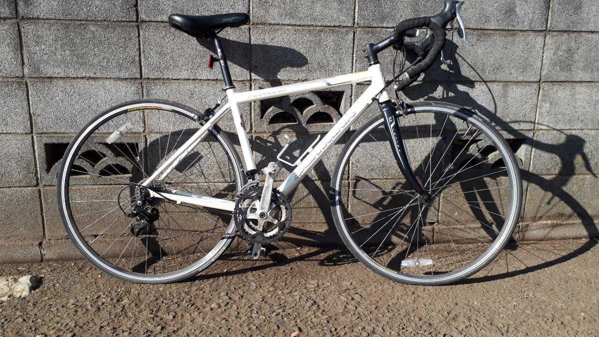 ★新生活応援☆ fastback ロードバイク SCHWINN 手渡し限定 軽量 giant Bianchi GIOS FELT SCOTT TREK SPECIALIZED LOOK よりも良い
