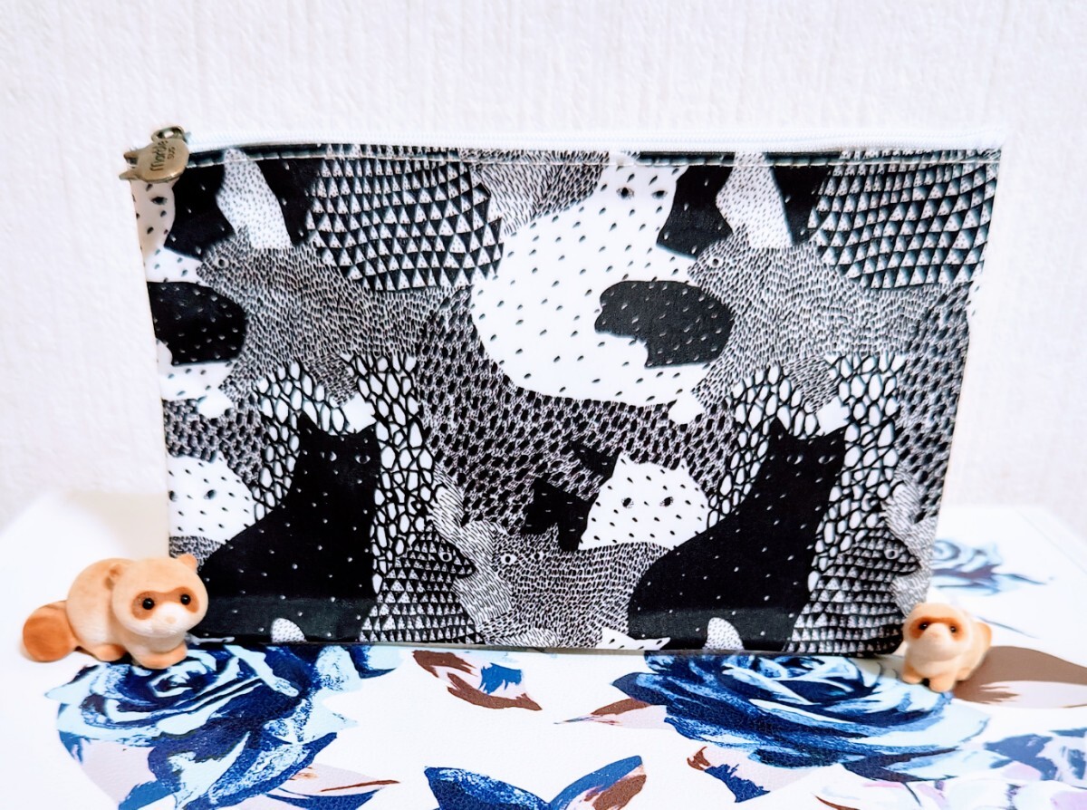 即決 新品 marble SUD 非売品 ノベルティ 可愛い 猫 ポーチ 化粧ポーチ 愛猫家 メイクポーチ 白黒 モノクロ 黒猫 グレー 白猫 通帳ケース_画像1