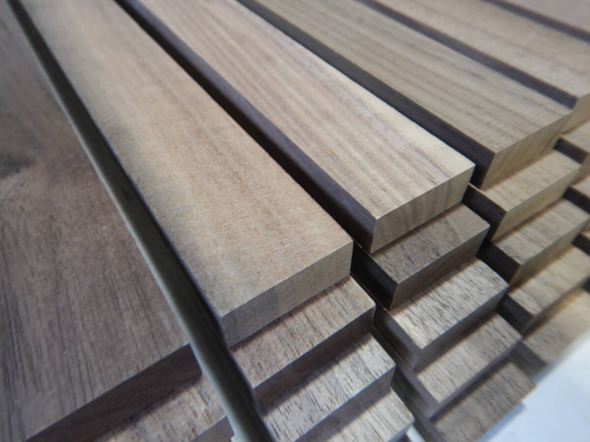 木っ端クラブ　★人気商品★ 節少ない!!　ウォールナット　薄板　40枚入り　(厚約11mm 幅約27mm) 4面プレーナー済 diy 木材 板 端材 A38 : diyに最適な木材!! 木っ端クラブ\"ウォールナット\" 薄板