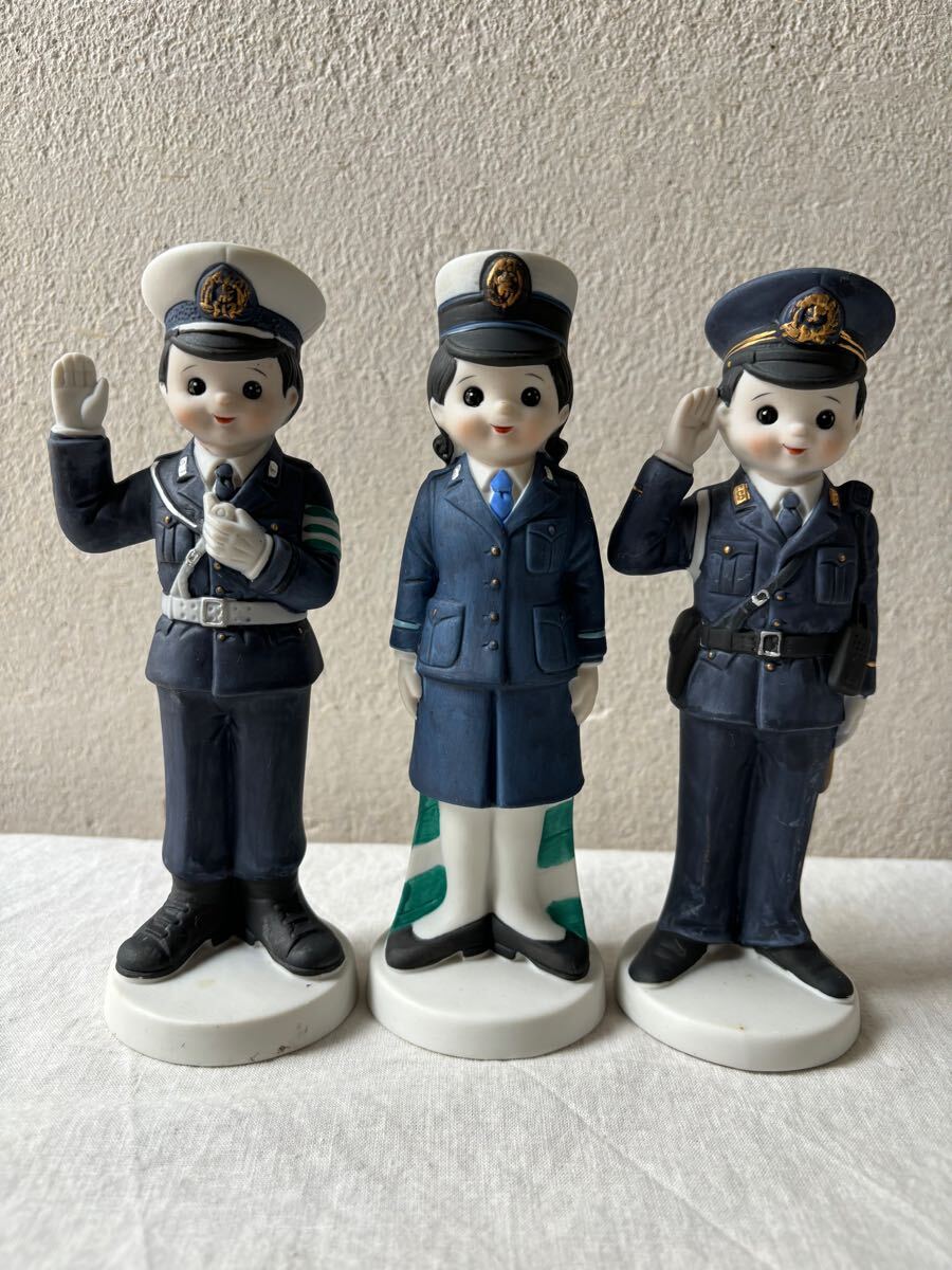 昭和レトロ 婦人警察官 男性警察官 交通整理 陶器人形 3点セット 警官 旧制服 当時物 置物 フィギュア 警察グッズ (警察グッズ)|売買されたオークション情報、Yahoo!オークション(旧ヤフオク!) の商品情報をアーカイブ公開 - オークファン(aucfan.com) 昭和レトロ 婦人警察官 男性警察官 交通整理 陶器人形 3点セット 警官 旧制服 当時物 置物 フィギュア 警察グッズ (警察グッズ)|売買されたオークション情報、Yahoo!オークション(旧ヤフオク!) の商品情報をアーカイブ公開 - オークファン(aucfan.com)