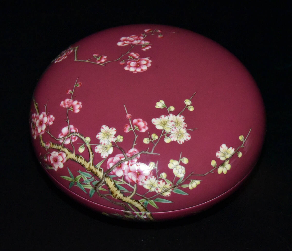 館蔵珍品 清 雍正年製款 古陶瓷品 紅釉 粉彩 梅花紋 粉盒』置物 館蔵珍品 清 雍正年製款 古陶瓷品 紅釉 粉彩 梅花紋 粉盒』置物