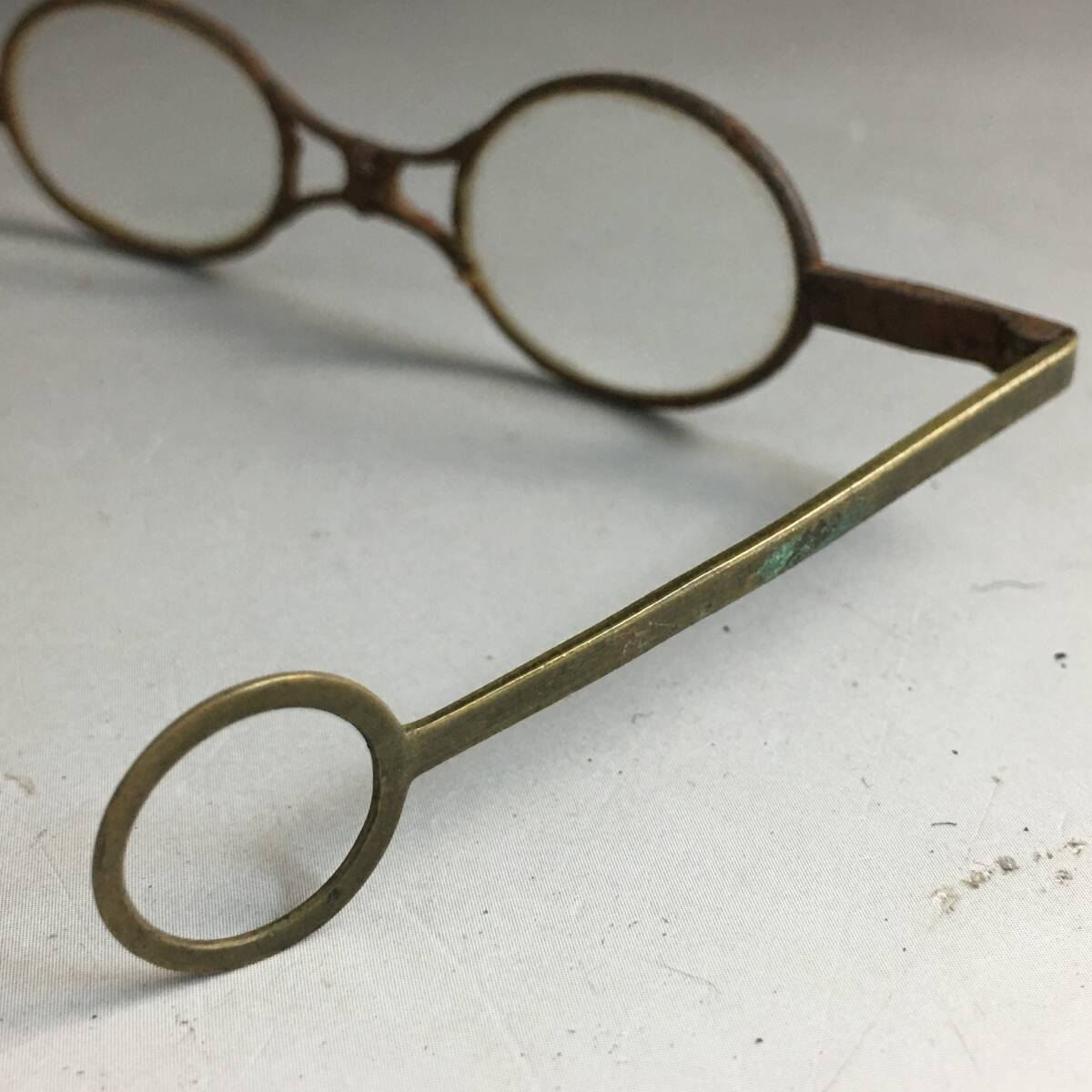 UNY22/84 戦前 真鍮 鉄 眼鏡 ブリキ眼鏡ケース アンティーク 蔵出し品 ビンテージ めがね メガネ 明治 大正 當時物 度入り★〇