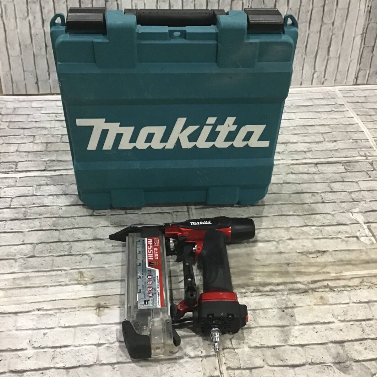 【美品】★マキタ(makita) 高圧フィニッシュネイラ AF551H
