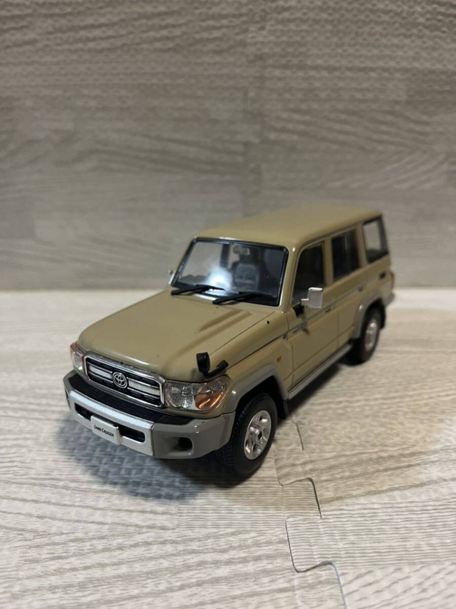 1/30 トヨタ ランドクルーザー ランクル70 カラーサンプル 非売品 ミニカー ベージュ_画像1