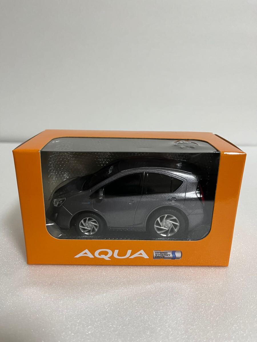 トヨタ アクア　AQUA 中期　非売品　プルバックカー カラーサンプル ミニカー　グレーメタリック