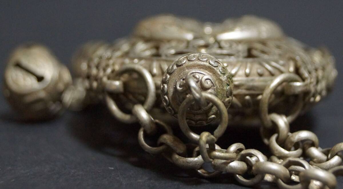 閑】清 銀細工 透かし彫り『双魚祥瑞文』香入 香 紋銀在銘 鈴