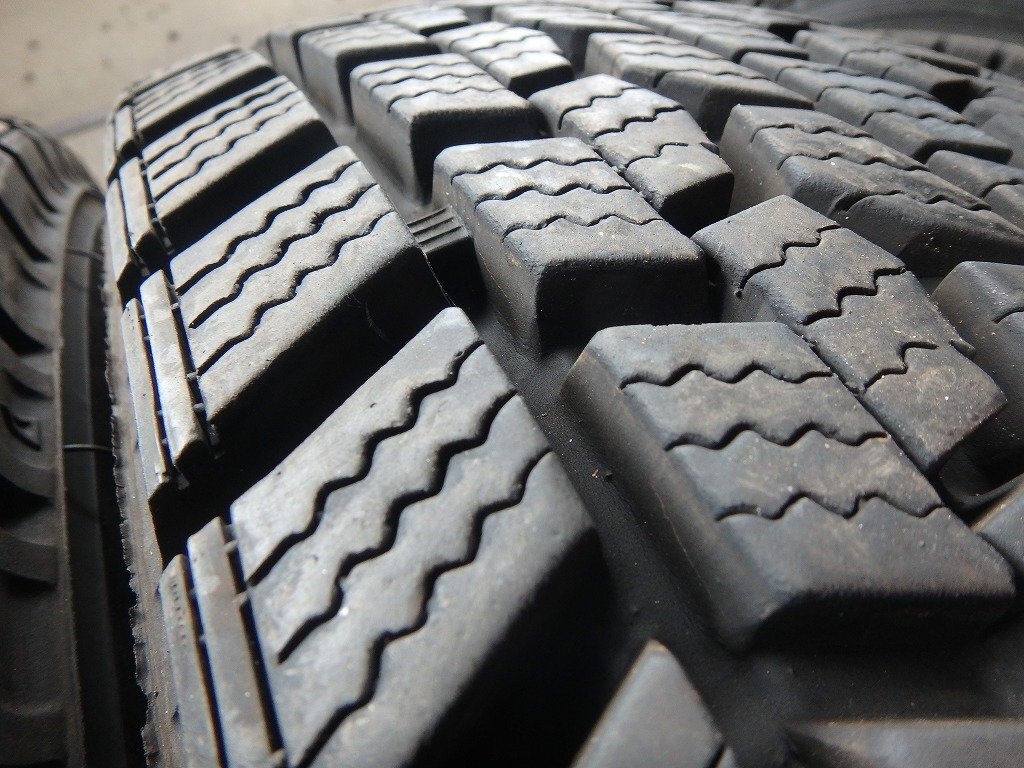 B26 spew groove 2023 год производства бесплатная доставка [195/70R15 106/104] Dunlop SPLT01 зимний 2 шт примерно 8.5 толщина выпуклости 