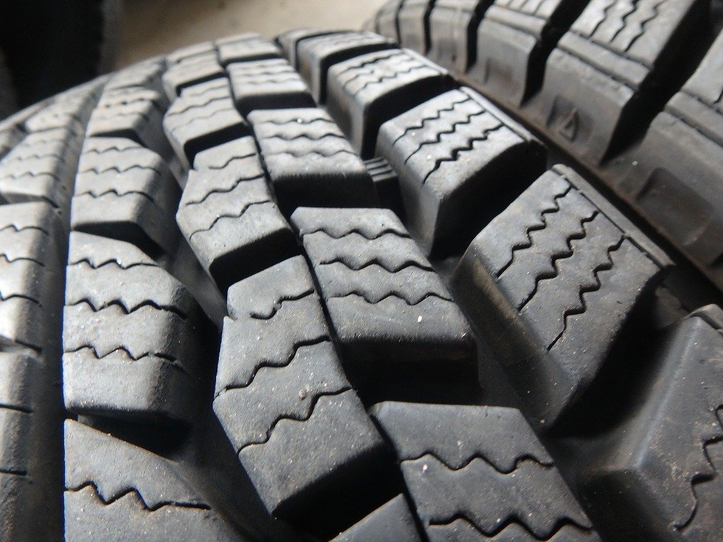 B26 spew groove 2023 год производства бесплатная доставка [195/70R15 106/104] Dunlop SPLT01 зимний 2 шт примерно 8.5 толщина выпуклости 