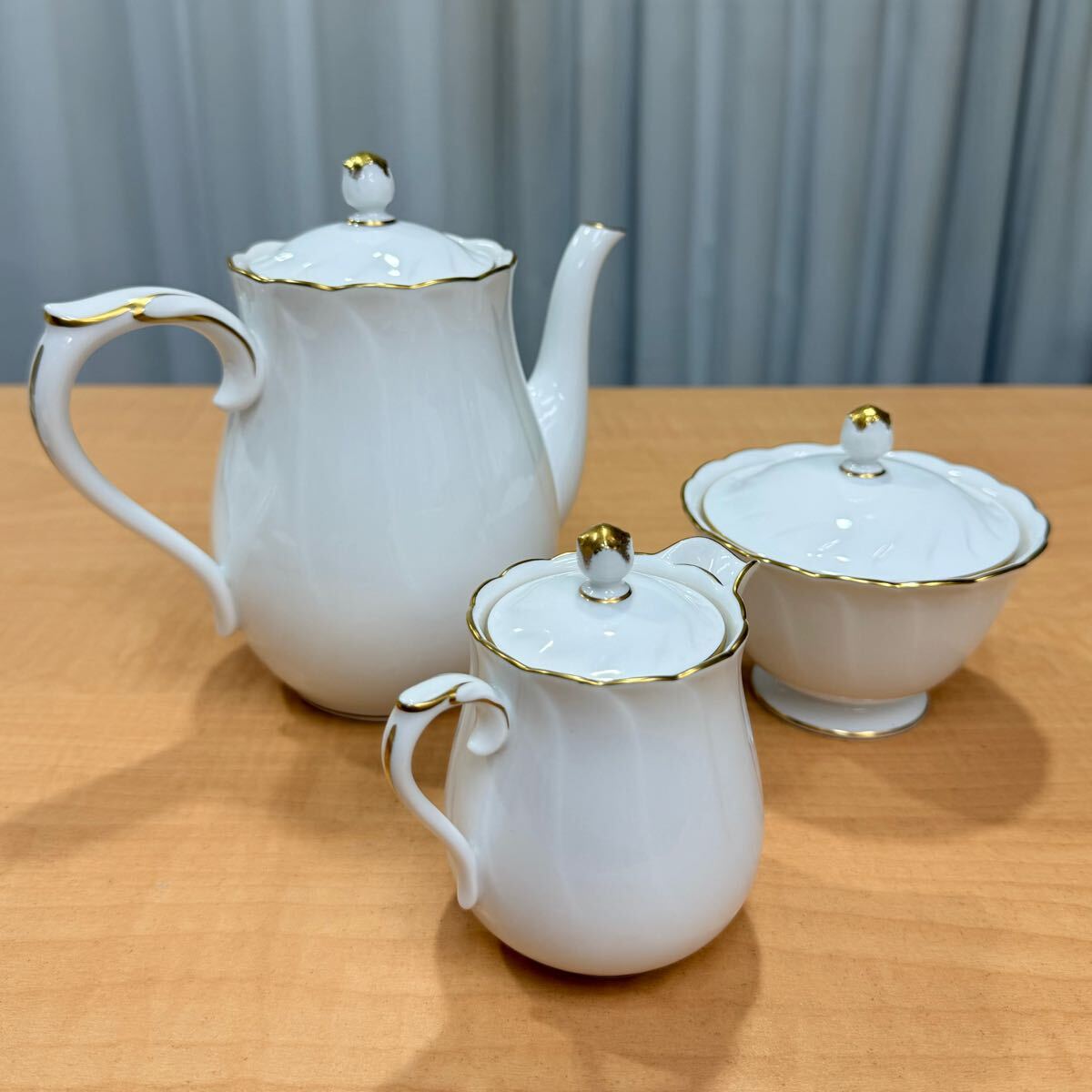 美品 OKURA 大倉陶園 ゴールドライン クリーマー シュガーポット 2点 ティー コーヒー 砂糖 ミルク SO1598V 希少！オールド 大倉陶園 赤印 ゴールドライン ポット\u0026クリーマー