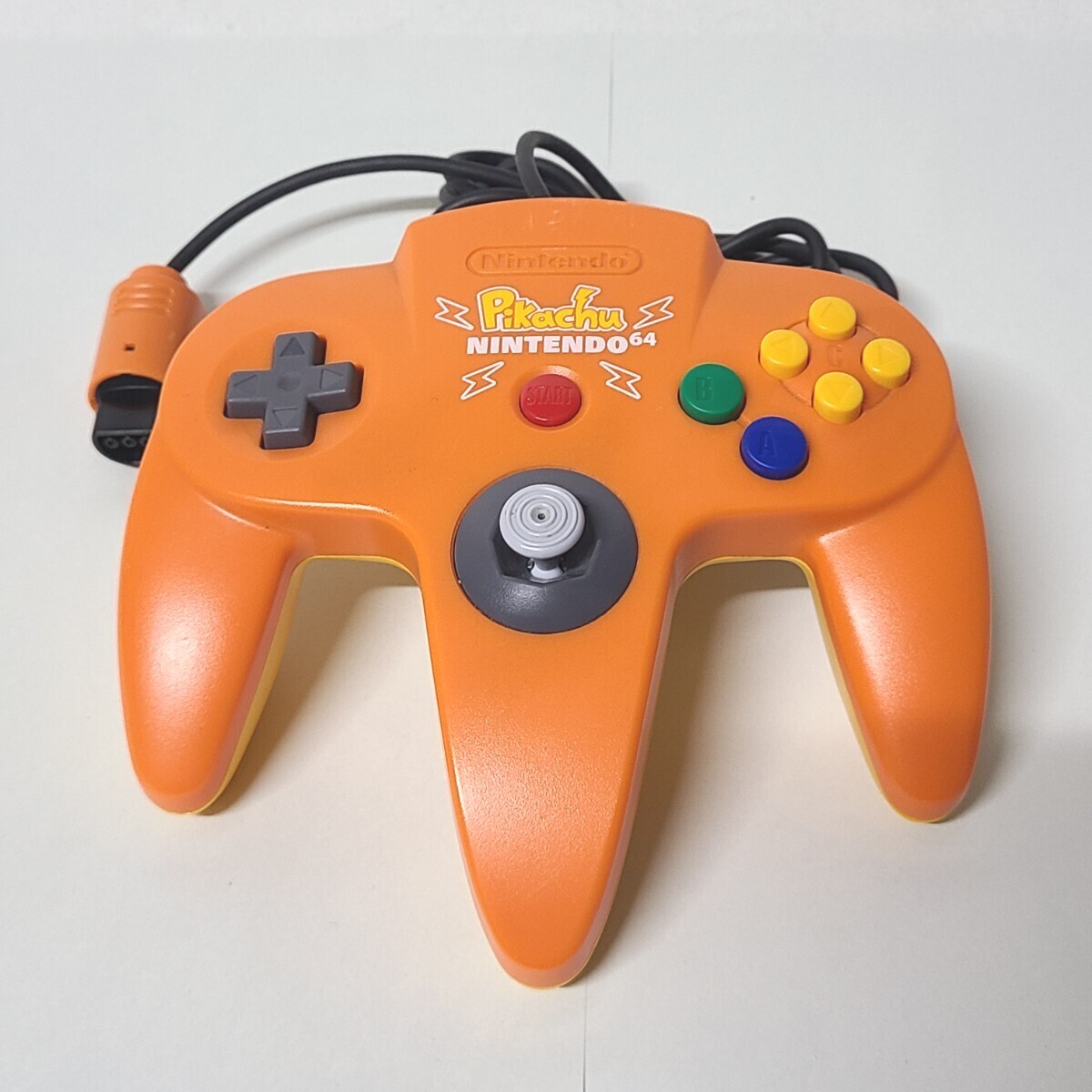 ◆送料無料 即決 匿名配送 美品 ピカチュウ Pikachu コントローラー オレンジ Nintendo64 ニンテンドー64 任天堂 ポケモン 動作確認済み ◇
