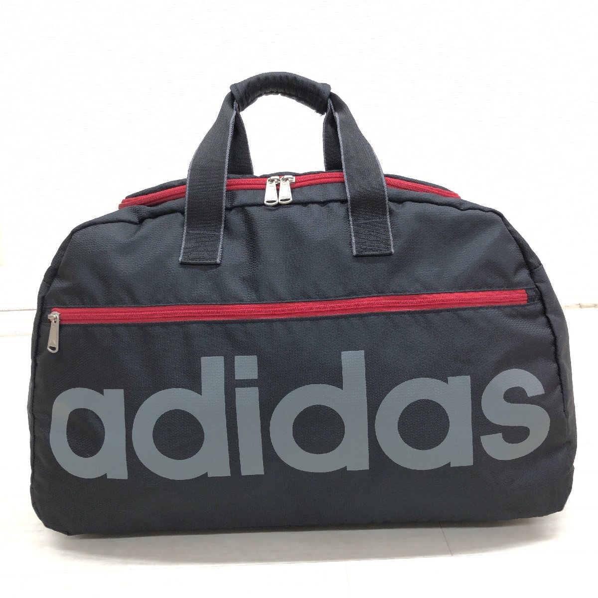 ●美品 adidas アディダス ロゴプリント ナイロン ボストンバッグ 黒 ブラック ショルダーバッグ ハンドバッグ スポーツバッグ 合宿 ACE製