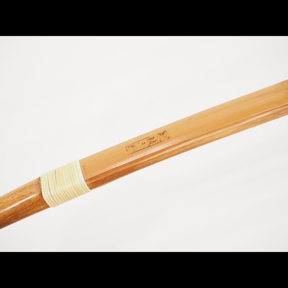 四寸伸 18.6kg 肥後三郎 花押 剛一 上作 前煤竹弓 | 古弓具 二月 四寸伸 18.6kg 肥後三郎 花押 剛一 上作 前煤竹弓 | 古弓具 二月