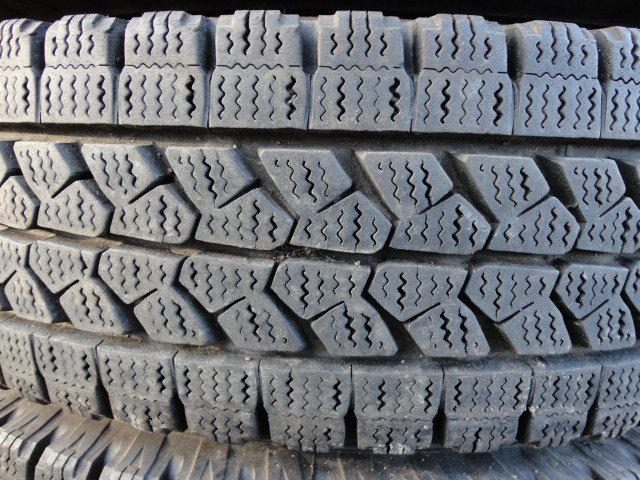 *7626 зима почти новый товар Bridgestone W979 195/85R16 114/112LLT 6шт.@2016 год производства 