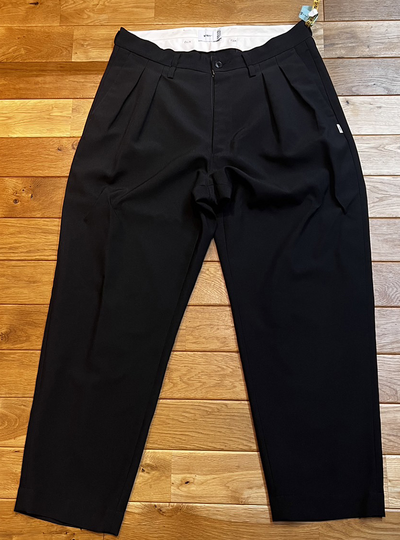 パンツ WTAPS TUCK 01 TROUSERS. POLY. TOROMAT WTAPS TUCK 01 TROUSERS. POLY. TOROMAT