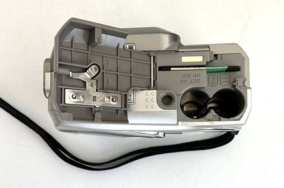 Y632 オールドコンデジ FUJIFILM FinePix 2600Z 単三電池仕様 Y632 オールドコンデジ FUJIFILM FinePix 2600Z 単三電池仕様