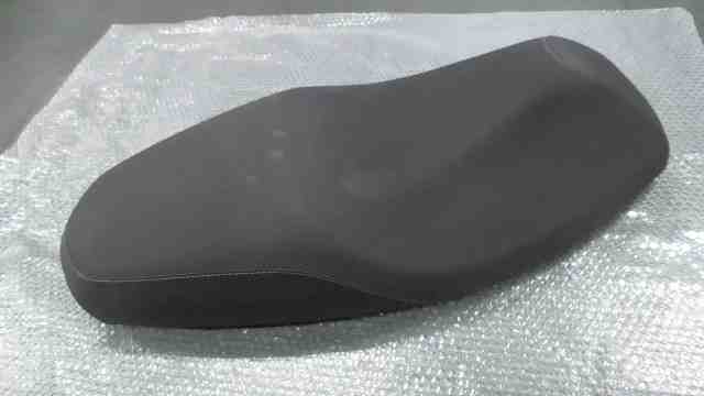 アクシスZ　SEJ6J-002xxx　の　シート　ほつれ *1731460553　中古