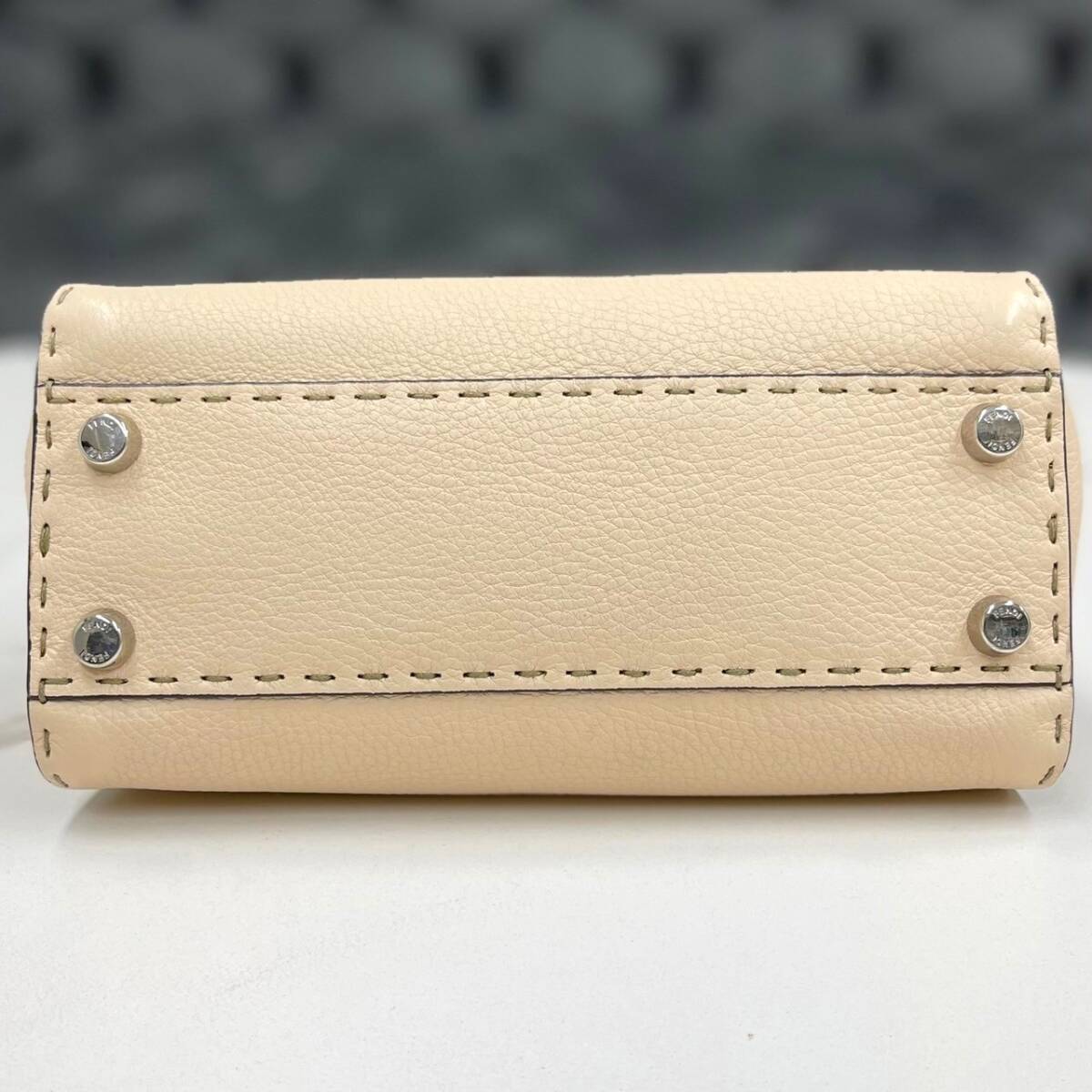 美品 フェンディ ピーカブー ミニ セレリア ベージュ 2way 美品 フェンディ ピーカブー ミニ セレリア ベージュ 2way