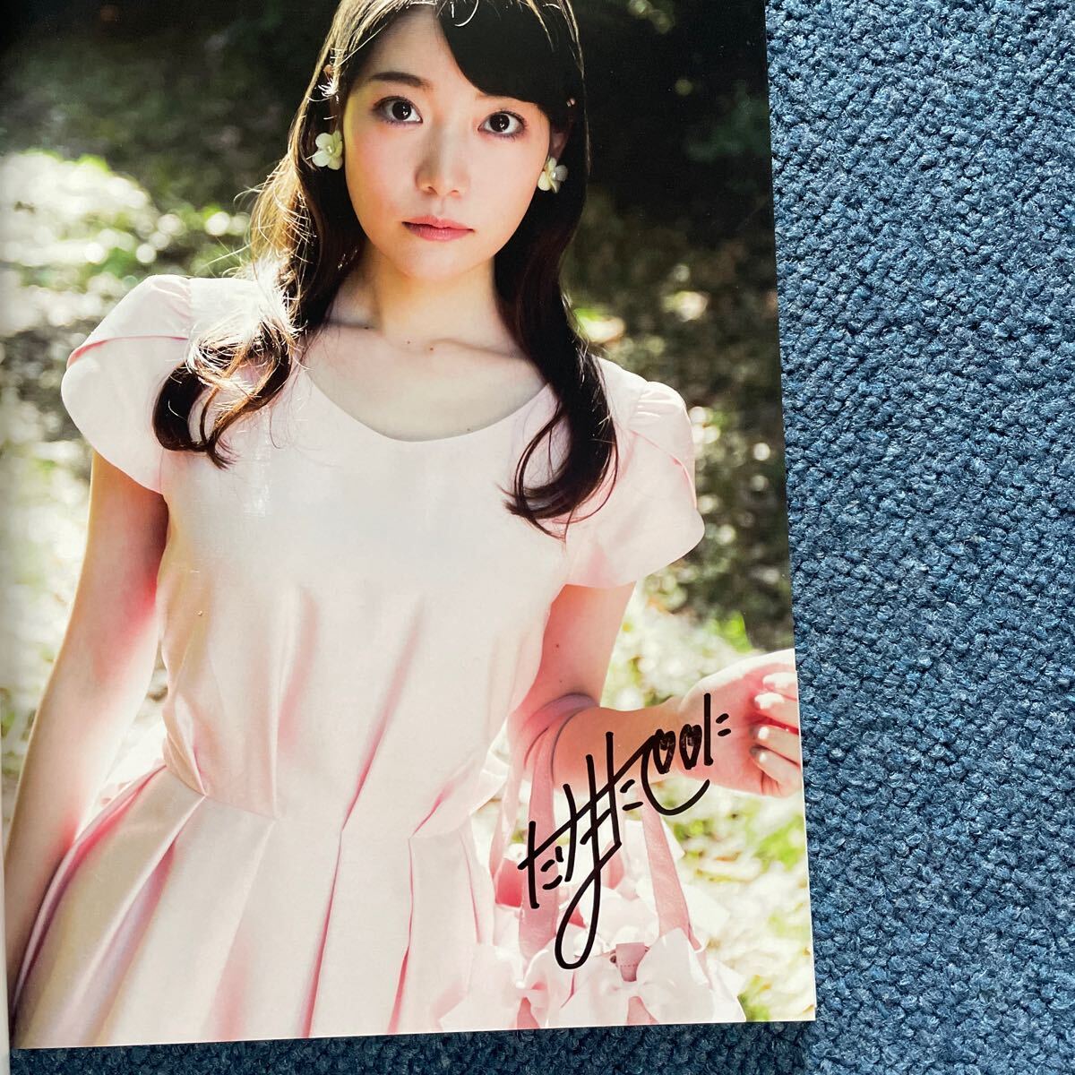 直筆サイン本】竹俣紅 「夜明け前、紅さす。」ファースト写真集 直筆サイン本】竹俣紅 「夜明け前、紅さす。」ファースト写真集