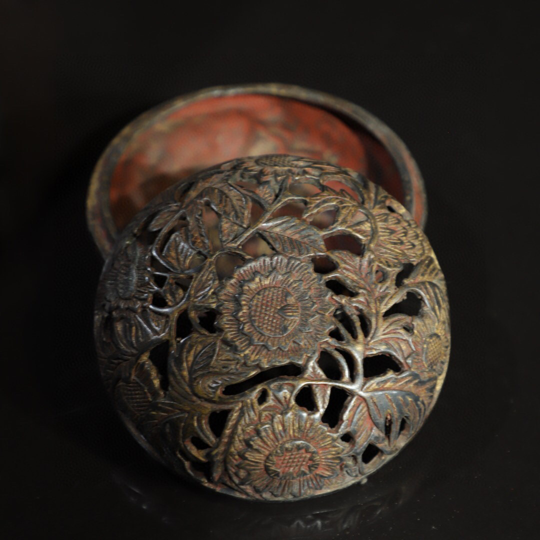 超珍館蔵】銅製 拓金 牡丹紋 熏香炉 置物 古賞物 古美術品 稀少 超珍館蔵】銅製 拓金 牡丹紋 熏香炉 置物 古賞物 古美術品 稀少