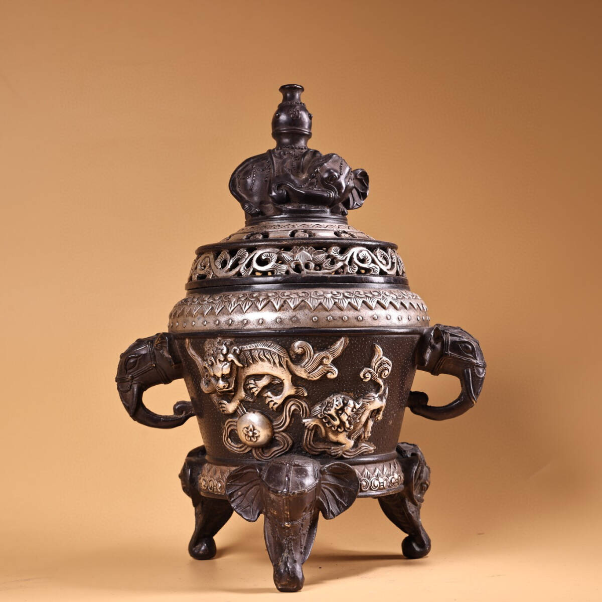 超珍館蔵】銅製 銀鍍 太平有象熏香炉 置物 古賞物 超珍館蔵】銅製 銀鍍 太平有象熏香炉 置物 古賞物