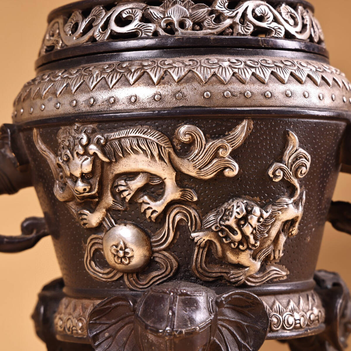 超珍館蔵】銅製 銀鍍 太平有象熏香炉 置物 古賞物 古美術品 稀少 超珍館蔵】銅製 銀鍍 太平有象熏香炉 置物 古賞物 古美術品 稀少