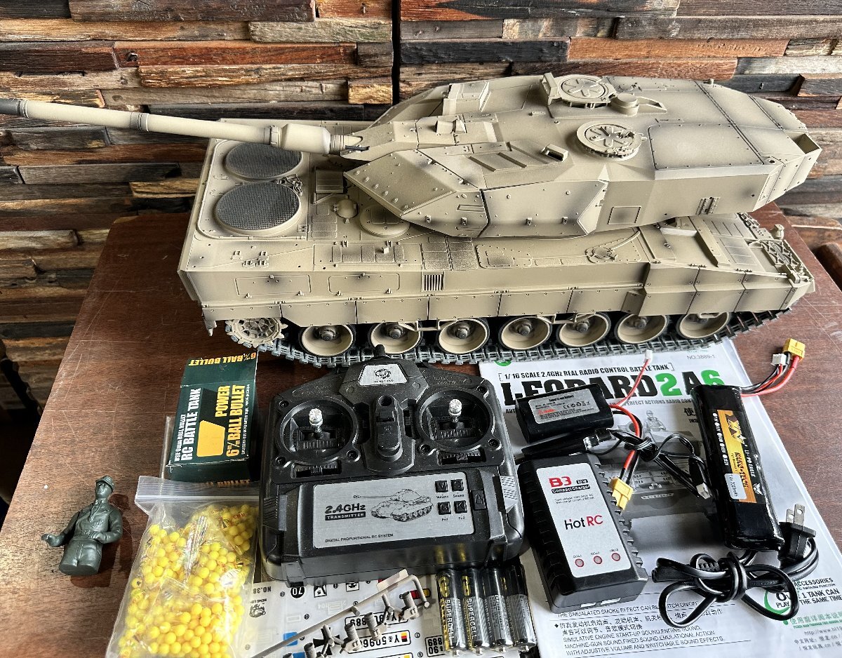 美品 動作確認済 ヘンロン 1/16 レオパルド2A6 キャタピラ HENG LONG 静岡県裾野市 直接引取_画像1