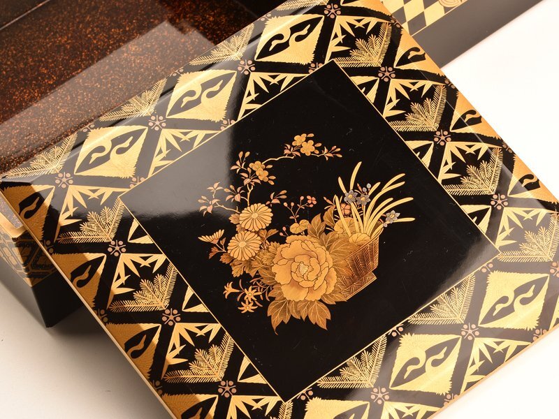 【再入荷!】 流】美術漆器 本金図替蒔絵四段手提重 WK935(重箱)|売買 共箱 重箱