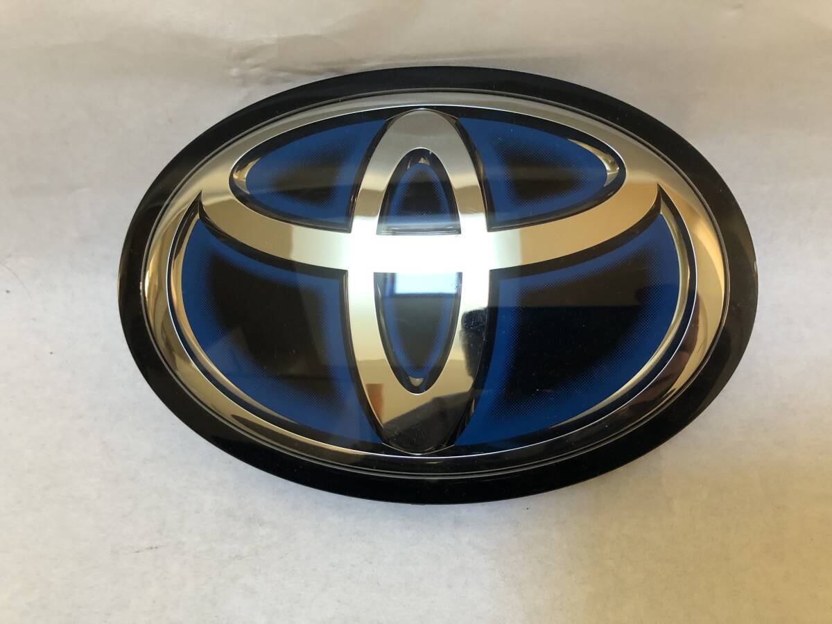 TOYOTA トヨタ グリル エンブレム ヒートブルー 鏡面 （中古品）