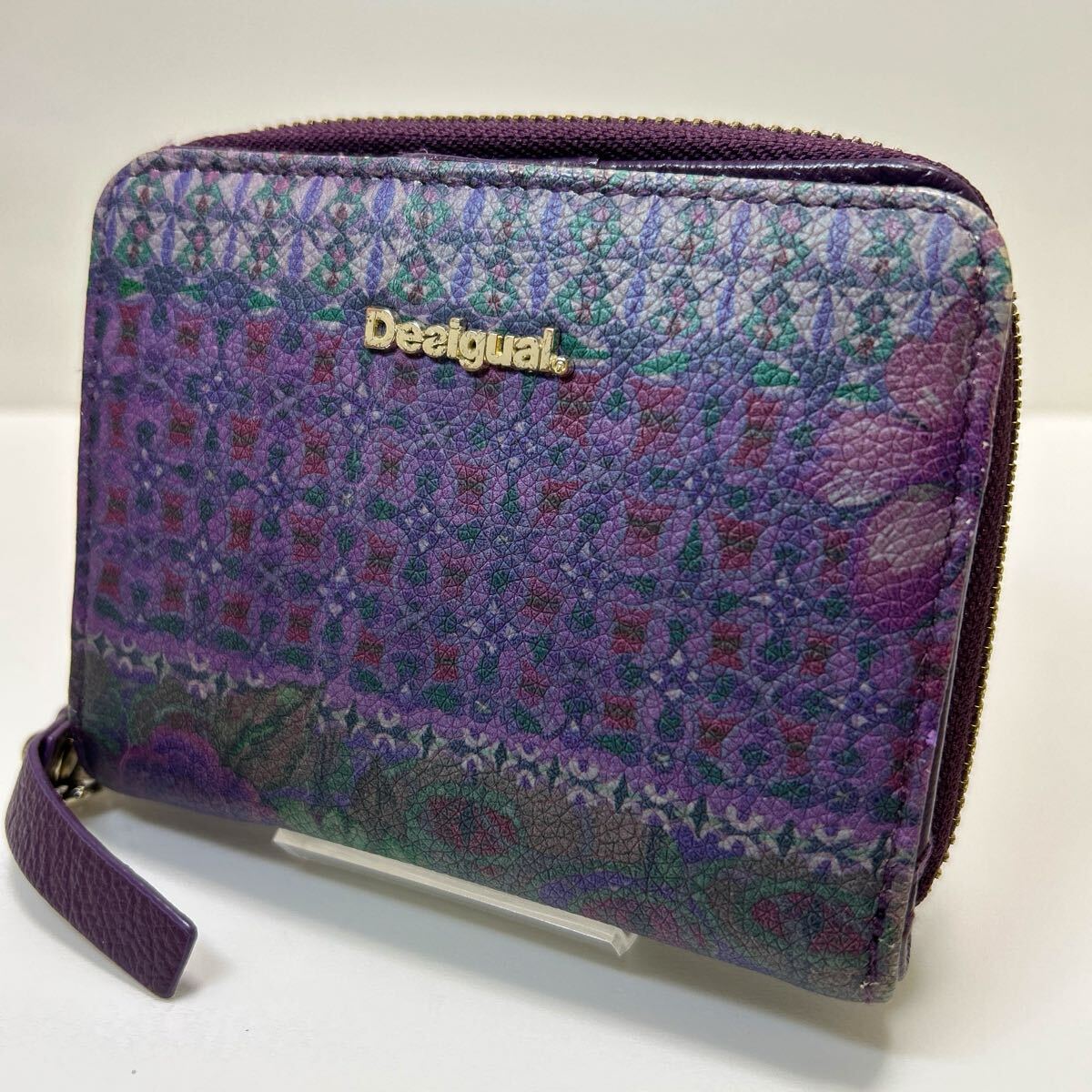 ☆良品☆ ◆Desigual デジグアル　花柄 ラウンドジップ 折り財布◆　本革　小銭入れ有　ロゴ金具　パープル 【送料無料】 1114-L1
