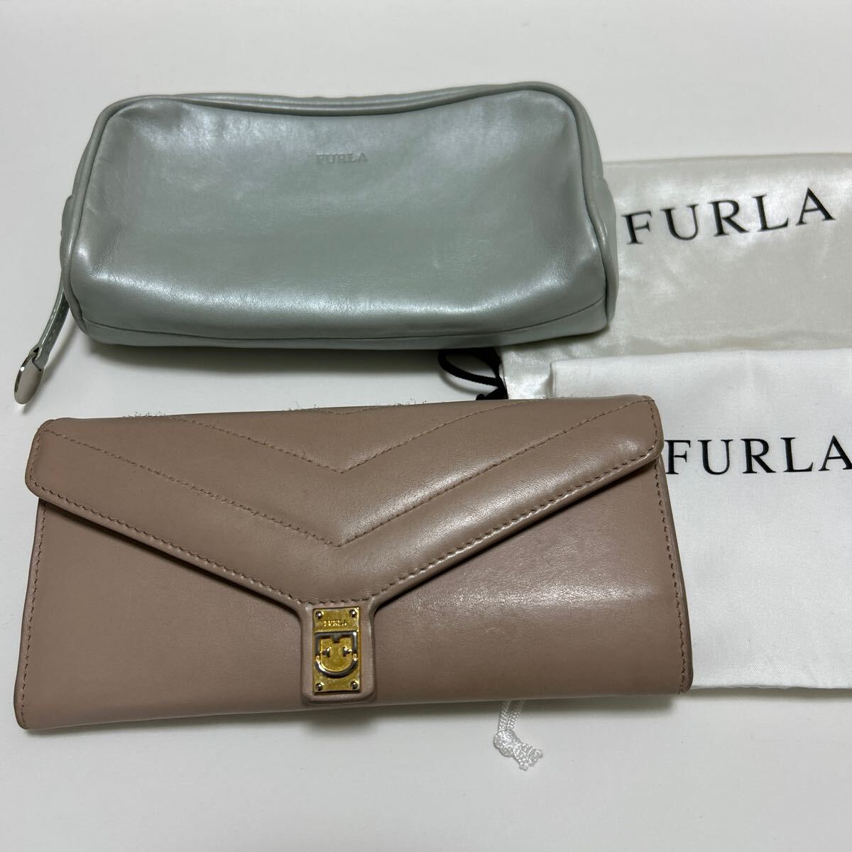 ◆FURLA フルラ　財布＆ポーチ　2点セット◆　フラップ式 長財布 × 化粧 ポーチ　本革　ロゴ金具　袋付き 【USED】 1120A